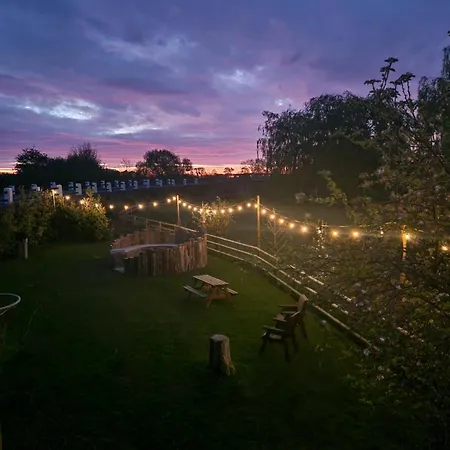 Luxusní stan Bridge Glamping - Lunar Tent