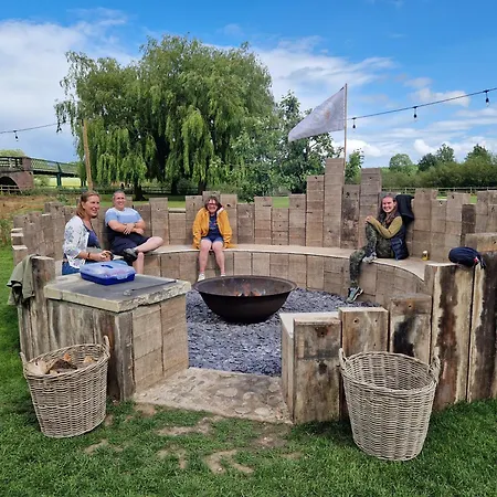 Bridge Glamping - Lunar Tent